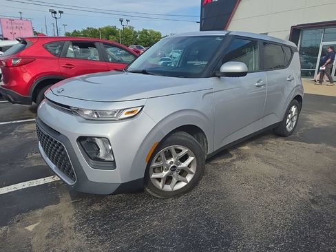 Used 2021 Kia Soul S FWD image 1