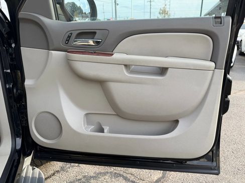 Used 2011 Chevrolet Avalanche LTZ image 31