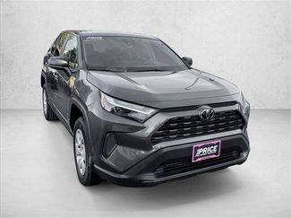 Used 2024 Toyota RAV4 LE AWD/4WD video 3