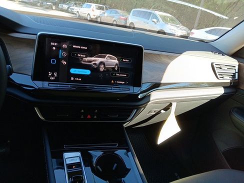 Used 2025 Volkswagen Atlas SE w/ Panoramic Sunroof Package image 19