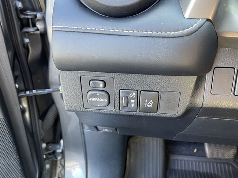 Used 2018 Toyota RAV4 Limited w/ Advanced Technology Package AWD/4WD image 25