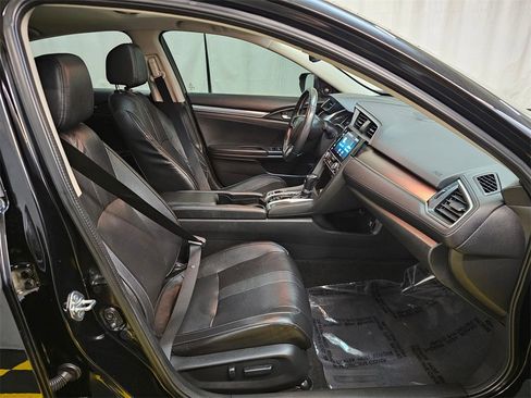 Used 2016 Honda Civic Touring image 10