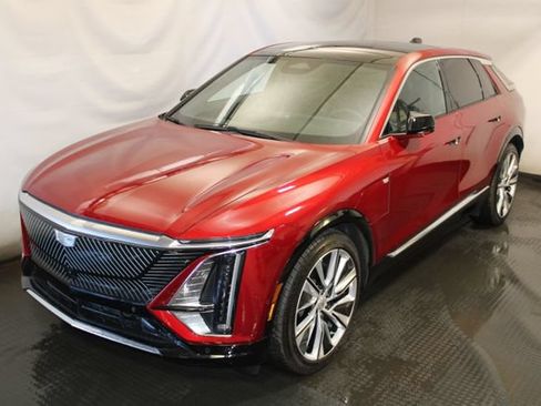 Certified 2025 Cadillac Lyriq Luxury w/ LPO, Floor Liner Package AWD/4WD image 1