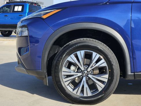 Used 2023 Nissan Rogue SV FWD image 11