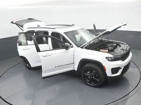 Used 2023 Jeep Grand Cherokee Altitude AWD/4WD image 69