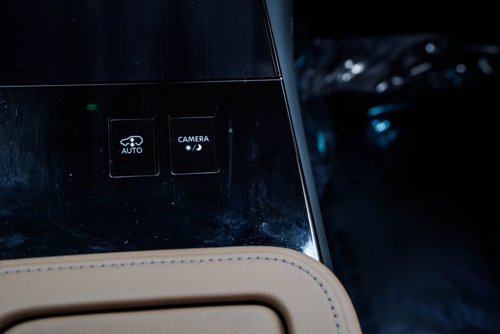 Used 2025 INFINITI QX80 Sensory AWD/4WD image 31