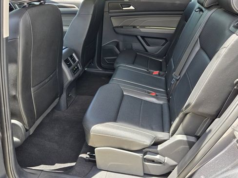 Used 2023 Volkswagen Atlas SE w/ Panoramic Sunroof Package FWD image 11
