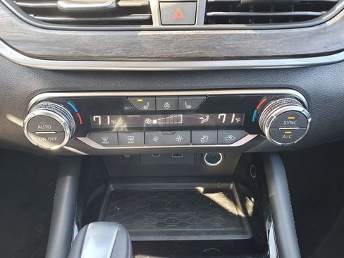New 2025 Nissan Altima 2.5 SL FWD image 24