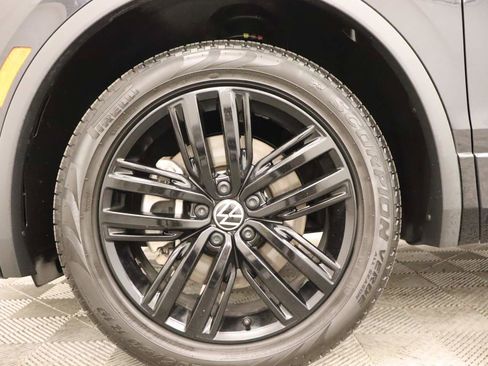 Used 2022 Volkswagen Tiguan SE R-Line image 6