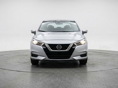 Used 2025 Nissan Versa SV image 2