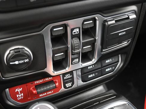 New 2026 Jeep Gladiator Rubicon w/ Steel Power Dome Hood Package AWD/4WD image 21