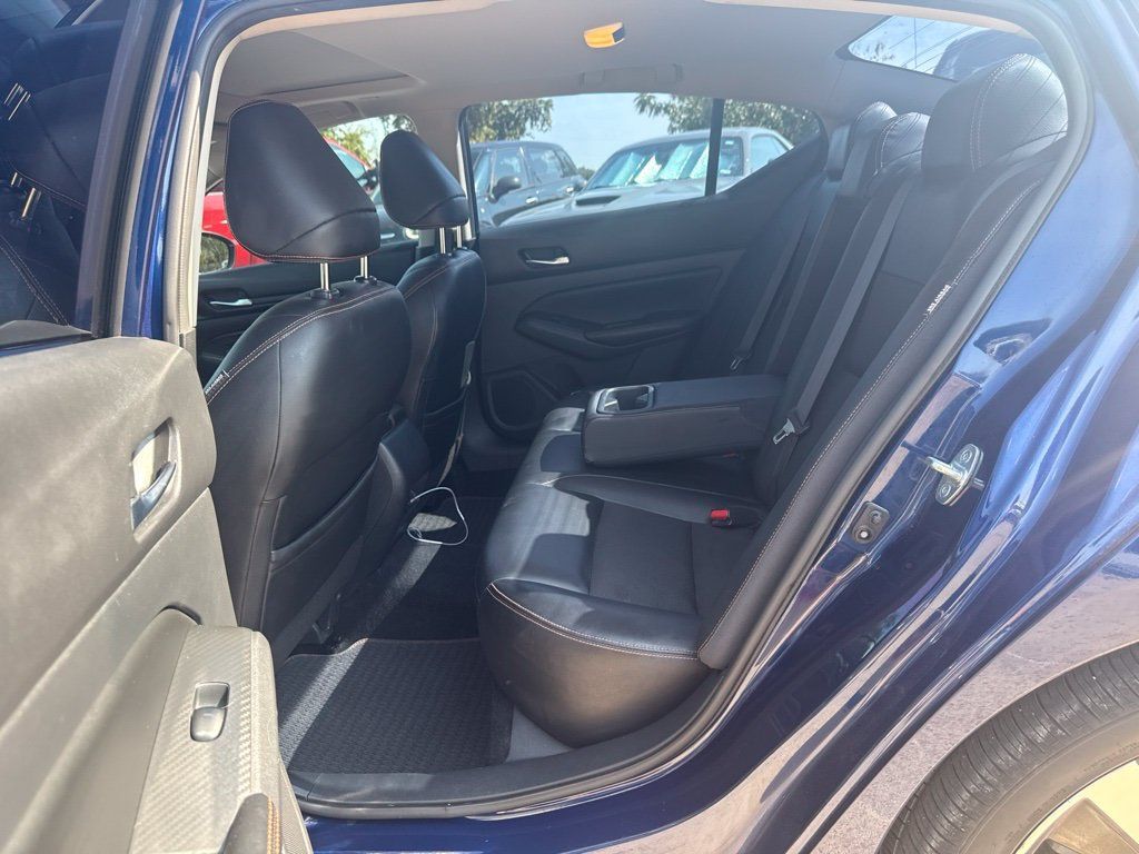 Used 2019 Nissan Altima 2.0 SR FWD image 12
