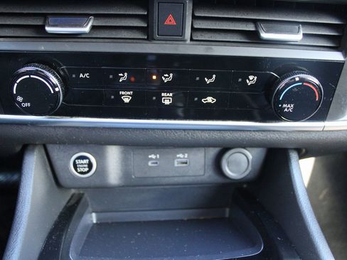 Used 2023 Nissan Rogue S image 39