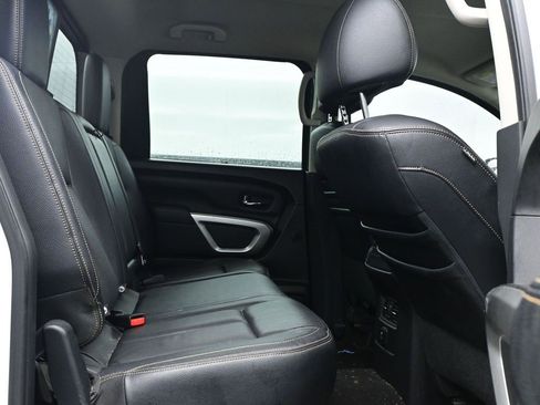 Used 2017 Nissan Titan SL image 11