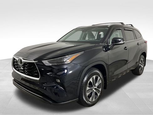 Used 2023 Toyota Highlander XLE AWD/4WD image 4