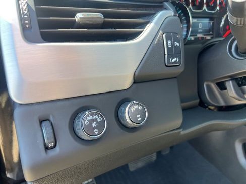 Used 2019 GMC Yukon XL SLE w/ SLE Value Package image 9