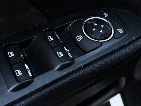 Used 2018 Ford Explorer XLT w/ Equipment Group 202A image 12