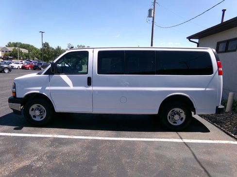 Used 2017 Chevrolet Express 2500 LT w/ LT Preferred Equipment Group RWD image 6
