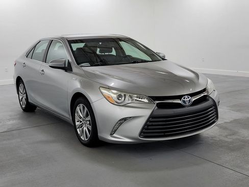 Used 2015 Toyota Camry XLE w/ Moonroof Package FWD image 2