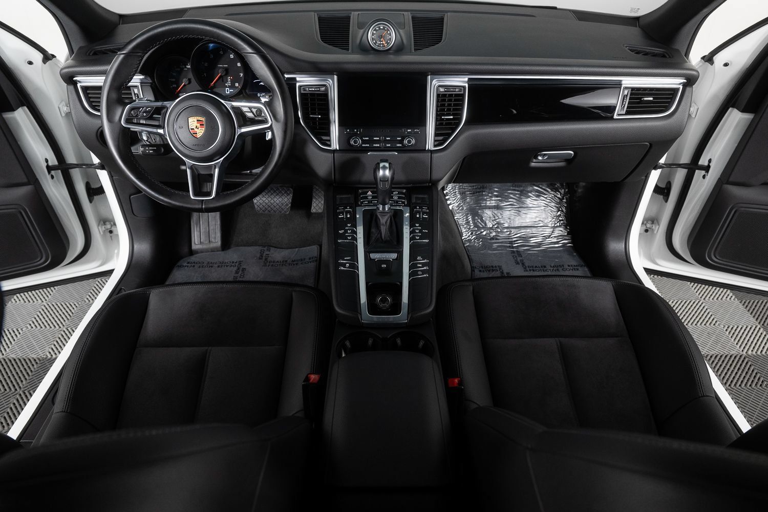 Used 2018 Porsche Macan AWD/4WD image 35