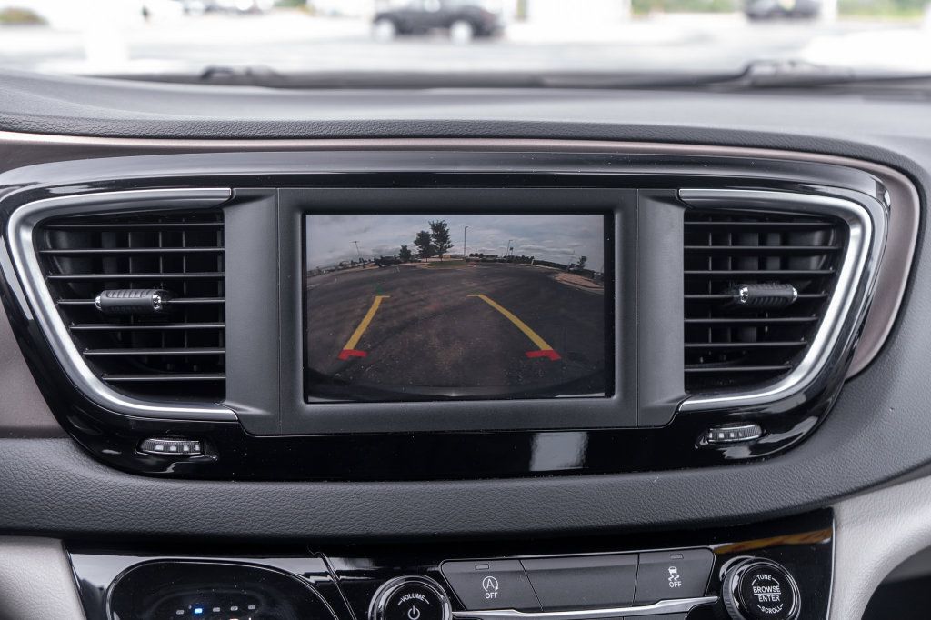 Used 2023 Chrysler Voyager LX FWD image 30