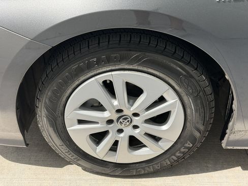 Used 2016 Toyota Prius Two FWD image 13