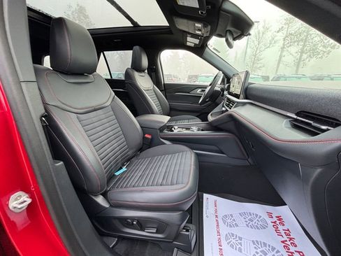 New 2026 Ford Explorer ST-Line w/ ST-Line Street Pack image 18