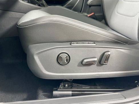 Certified 2025 Volkswagen Jetta SEL image 15