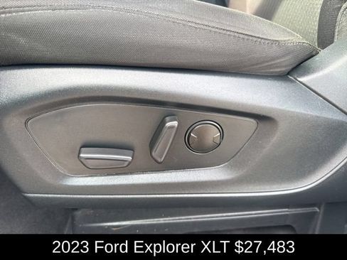 Used 2023 Ford Explorer XLT AWD/4WD image 11