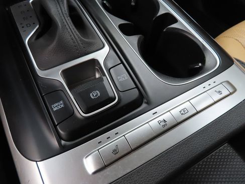 Used 2022 Kia Carnival LX FWD image 46