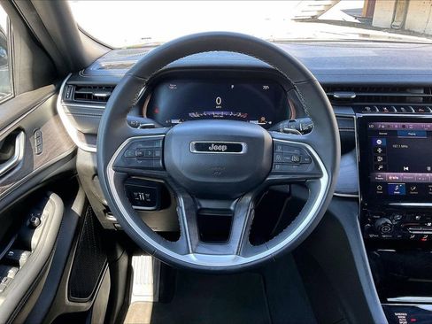 Used 2024 Jeep Grand Cherokee L Limited w/ Luxury Tech Group II image 10