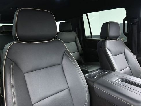 Used 2023 Chevrolet Suburban Premier image 27