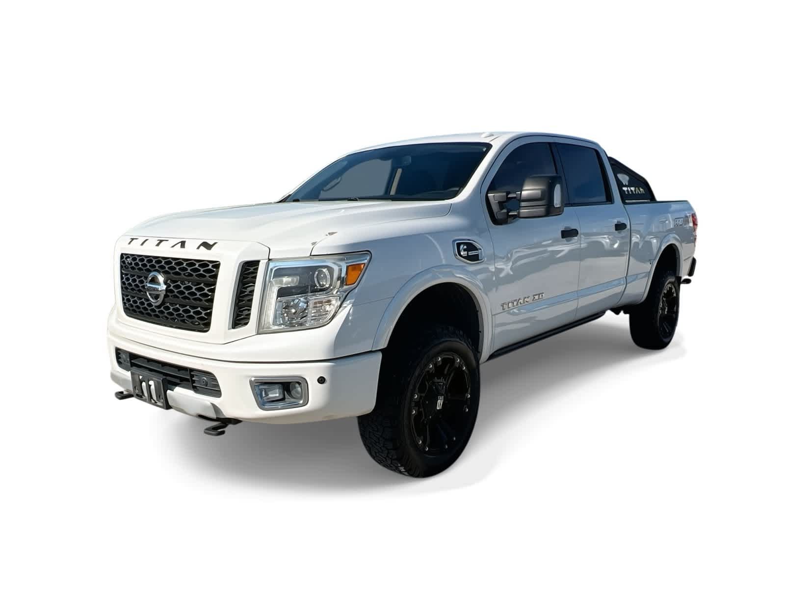 Used 2017 Nissan Titan PRO-4X w/ Pro-4x Convenience Package AWD/4WD image 4
