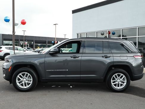 Certified 2025 Jeep Grand Cherokee Laredo w/ Luxury Tech Group I AWD/4WD image 9