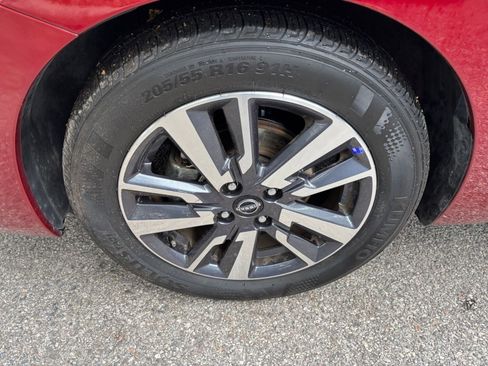 Used 2025 Nissan Versa SV FWD image 28