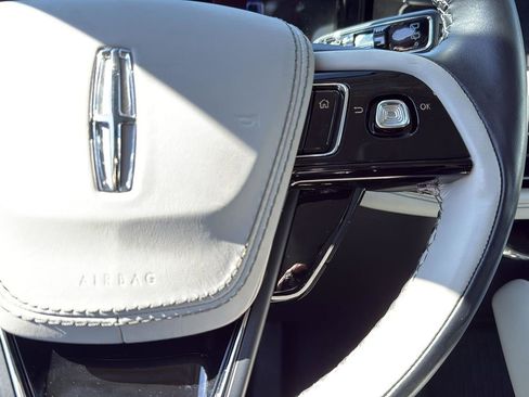 Used 2025 Lincoln Aviator Premiere w/ Equipment Group 101A image 16