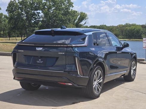 New 2025 Cadillac Lyriq Luxury image 4