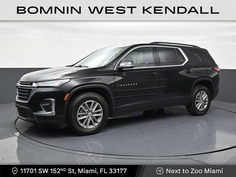 Used 2023 Chevrolet Traverse LT FWD image 1