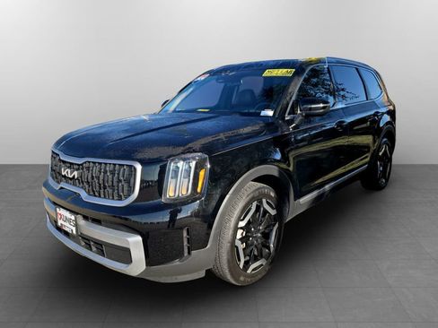 Used 2024 Kia Telluride EX w/ EX Captain's Chair Package image 12