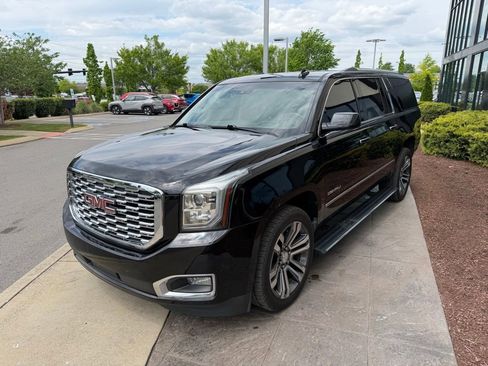 Used 2019 GMC Yukon XL Denali w/ Denali Ultimate Package AWD/4WD image 8