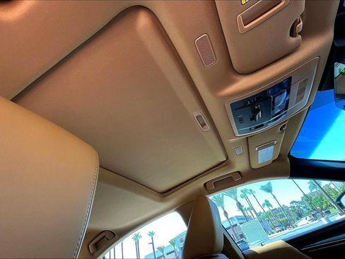 Used 2022 Lexus ES 300h w/ Premium Package FWD image 13