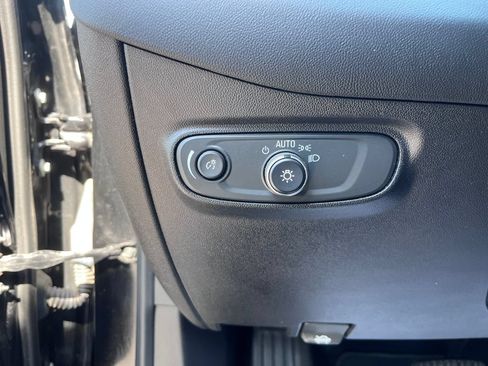 Used 2019 Chevrolet Equinox LT w/ Sun & Navigation Package AWD/4WD image 11
