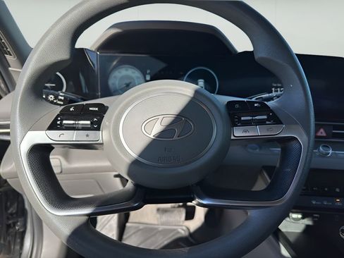 Used 2024 Hyundai Elantra SEL image 13