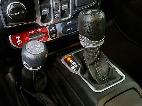 Used 2024 Jeep Wrangler Unlimited Rubicon 4xe w/ Technology Group AWD/4WD image 11
