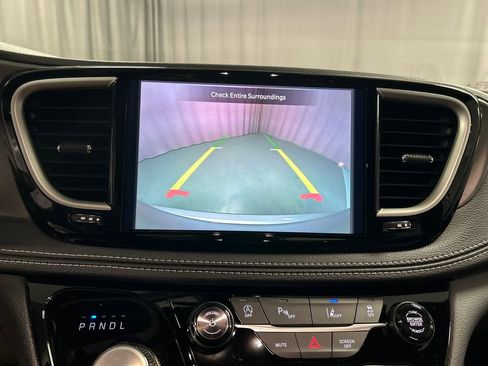 New 2026 Chrysler Pacifica Select image 16