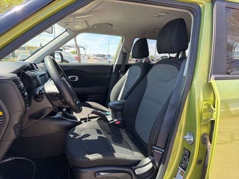 Used 2018 Kia Soul + image 12