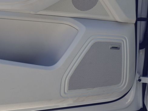 Certified 2025 Porsche Macan AWD/4WD image 14