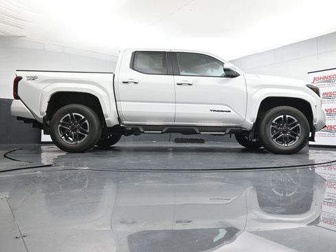 Used 2024 Toyota Tacoma TRD Sport w/ TRD Sport Upgrade Package AWD/4WD image 39