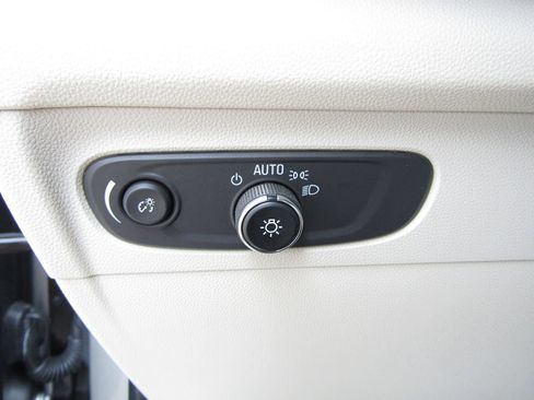 Used 2023 Buick Envision Essence AWD/4WD image 12