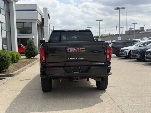 Used 2022 GMC Sierra 2500 Denali w/ Denali Black Diamond Edition AWD/4WD image 6